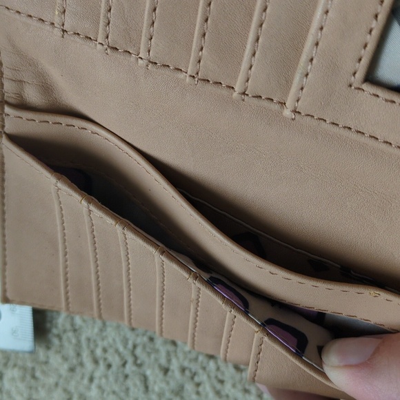 Pink Guess Wallet - Picture 3 of 5